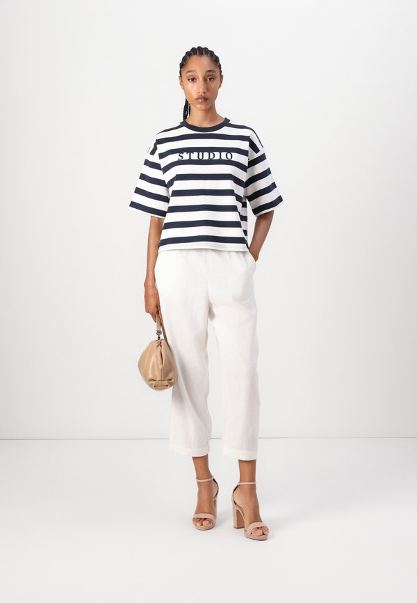 OCIE  - Print T-shirt - total eclipse2