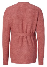 Pull en maille rose poussiéreux à manches longues avec une texture côtelée et un détail de ceinture à la taille, vu de dos.