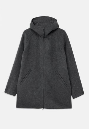 Abrigo de lana gris con capucha, que cuenta con un cierre frontal de cremallera, dos bolsillos laterales y una silueta relajada de longitud hasta la rodilla.