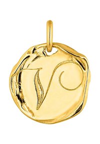 Colgante dorado en forma circular con una superficie texturada, que presenta una letra estilizada y curvas decorativas en un lado.