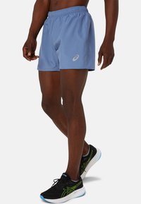 ASICS CORE SHORT - Pantalón corto de deporte - denim blue