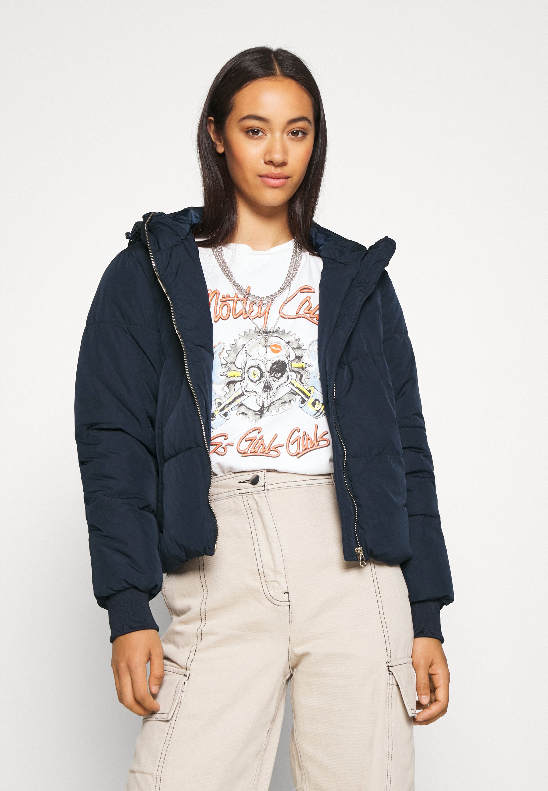 nike essential running jacket women's