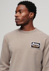 Superdry & Co MECHANIC FIT  beżowy