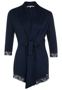 Marinblå omslagskofta med trekvartslånga ärmar, med en knytning och spetsdetaljer vid ärmsluten och fållen. Slät tygtextur.