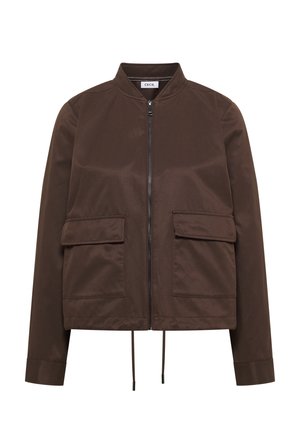 Veste bomber marron avec fermeture éclair frontale, deux poches à rabat, ourlet à cordon de serrage et petit col montant.
