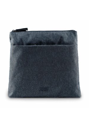Dunkelgrauer Stoffbeutel mit glatter Textur, ausgestattet mit einem oberen Reißverschluss und einer Vordertasche. Enthält ein dezentes Markenlogo, das unten rechts geprägt ist.