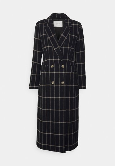 Cappotto lungo doppiopetto in navy con motivo a griglia crema. Presenta bottoni dorati e due tasche laterali. Realizzato in tessuto intrecciato.