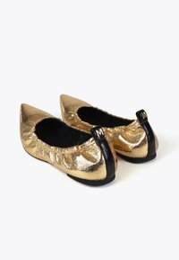 LOLA CASADEMUNT - Baleriny