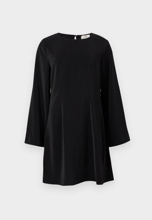 Rochie neagră cu mâneci lungi, croială în linie A, cu decolteu rotund și închidere cu nasture și orificiu la spate, prezentată pe un fundal luminos simplu.