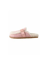 Lyserød filtsandal med en beige faux fur-foring, en formet fodseng og en spændeaccent på stroppen; gummisål for godt greb.