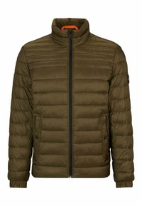 Chaqueta acolchada verde oliva con cuello alto, cierre de cremallera, dos bolsillos laterales y puños elásticos, que presenta detalles de costura horizontal.