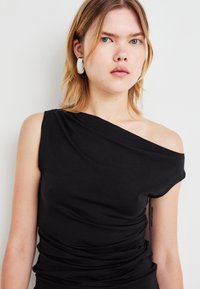 Weekday HERA DRAPE  - Lihtne T-särk - black