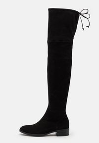 Bottes noires au-dessus du genou en suede, avec une surface lisse, un bout arrondi, un petit talon carré et un détail à lacet en haut.