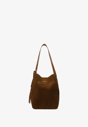 Bruine suède hobo tas met een gestructureerd oppervlak, een enkele schouderband en een openings aan de bovenkant. Voorzien van een minimalistisch zilveren logo aan de voorkant.