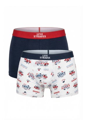 Dwie pary bokserek Levi's, jedne w jednolitym granatowym kolorze z czerwonym pasem, drugie białe z wielokolorowymi logo i granatowym pasem.