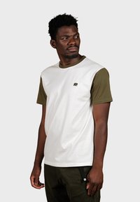 Trendsplant COLOR BLOCK - Camiseta básica - white