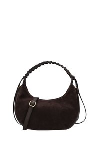 Sac à main en suede marron foncé avec une anse supérieure tressée et une bandoulière en cuir réglable, corps en forme de croissant, et détail de boucle en laiton.