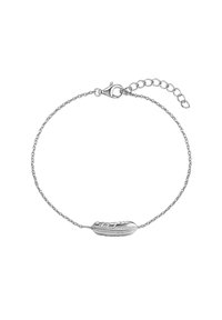 Silverarmband med en fin kedja och en fjäderformad berlock som har intrikata linjemönster och en kräftklämma.