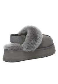 Gray slipper with a plush faux fur collar and a sleek suede upper. Thick platform sole with textured rubber for grip. Adjustable rear strap.