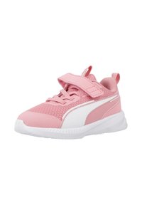 Zapatilla deportiva rosa con parte superior de malla y sintético, acentos en blanco, correa de velcro ajustable, puntera reforzada y suela texturizada.