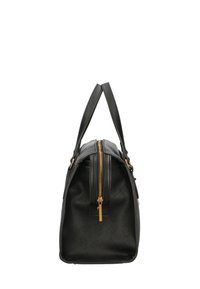 Borsa in pelle nera con una forma strutturata, dotata di una cerniera e accessori dorati, due manici robusti e dettagli texturizzati sulla superficie.
