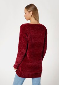 Guess RELAXED FIT - Pulover - rot