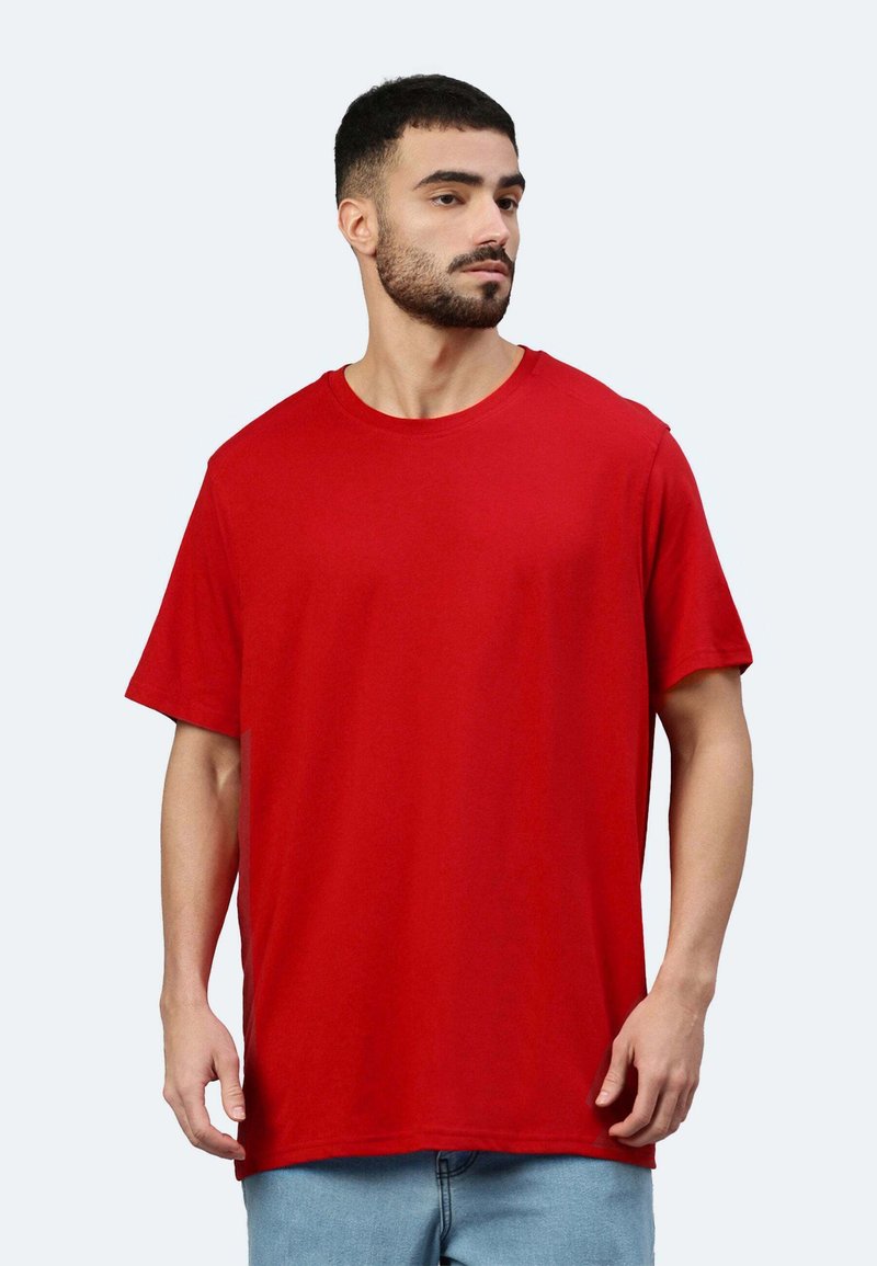 T-shirt in cotone rosso, con maniche corte, design classico a girocollo, vestibilità dritta, texture liscia e senza motivi o accenti visibili.