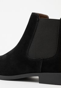 Pier One Botas clássicas de cano curto - black