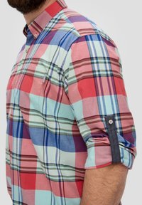 s.Oliver KARIERTES IM SLIM FIT - Hemd - hellorange