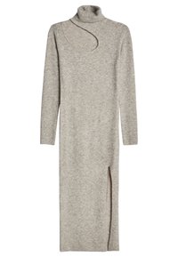 Robe longue gris clair à col roulé en matière tricotée douce ; présente une découpe au niveau du col et une fente latérale sur l'ourlet gauche.