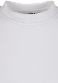 Maglione bianco a collo alto con colletto a coste. Realizzato in un tessuto liscio e elasticizzato. Presenta un design semplice senza motivi o accenti.