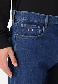 Tommy Jeans OTIS REGULAR  - Straight leg jeans - denim dark