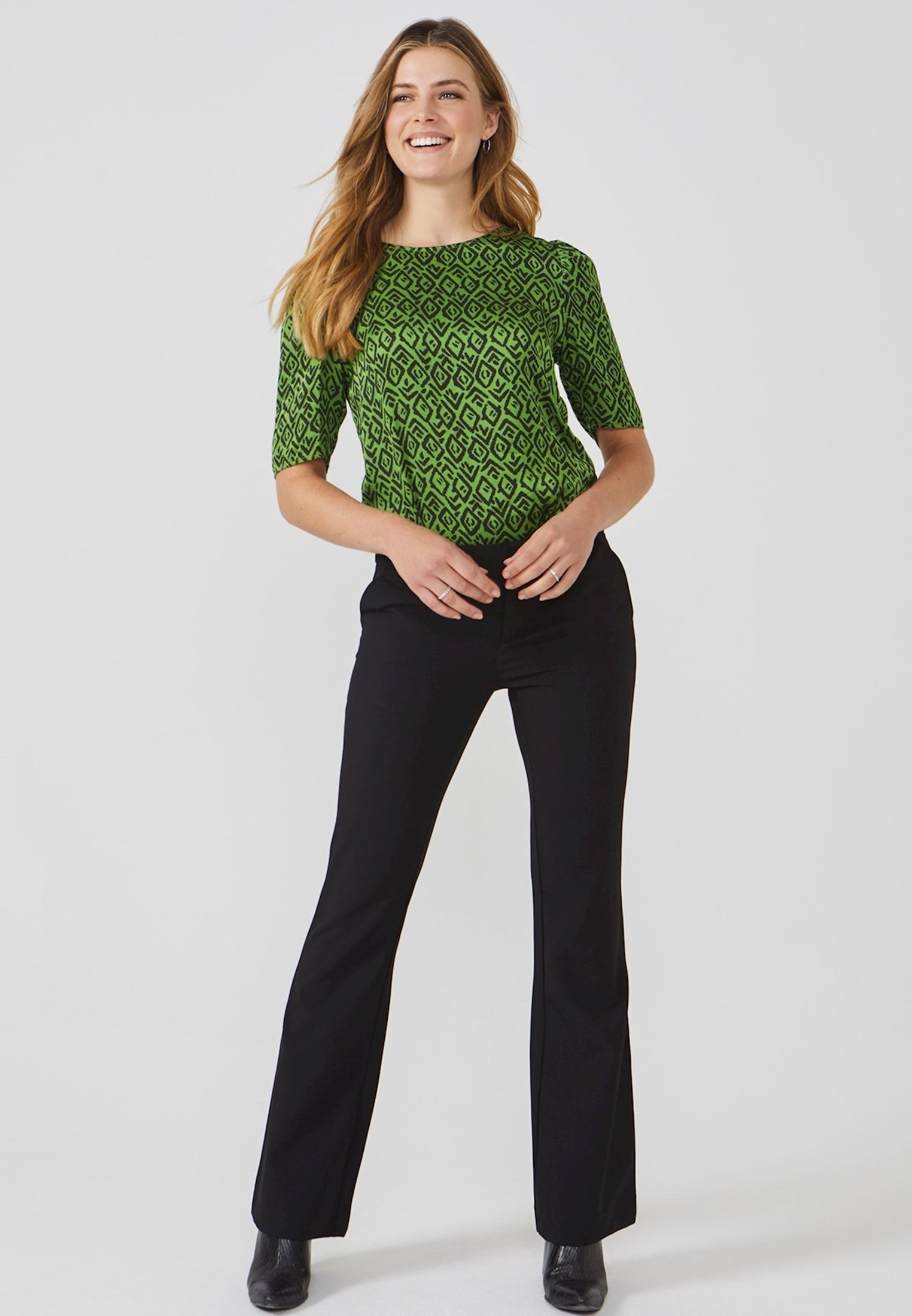 Aaiko SHYNELLE GRAPHIC VIS 520 - Blouse - apple green/Groen - Zalando.nl