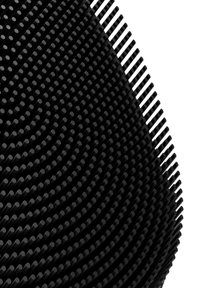 Svart silikonytan har upphöjda, runda toppar ordnade i ett vågigt mönster, vilket skapar en texturerad yta och en funktionell grepp.