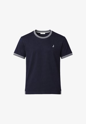 Maglietta a maniche corte blu navy con rifiniture a righe bianche e grigie su collo e polsini, piccolo logo bianco a forma di "J" sul petto sinistro.