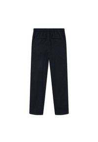 Pantalons de survêtement noirs, légers, avec une texture lisse, une taille élastique et deux poches arrière. Présente un design à jambes droites sans motifs.