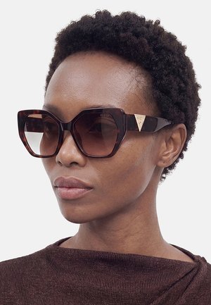 Guess, Lunettes de soleil - dark havana / brown mirror