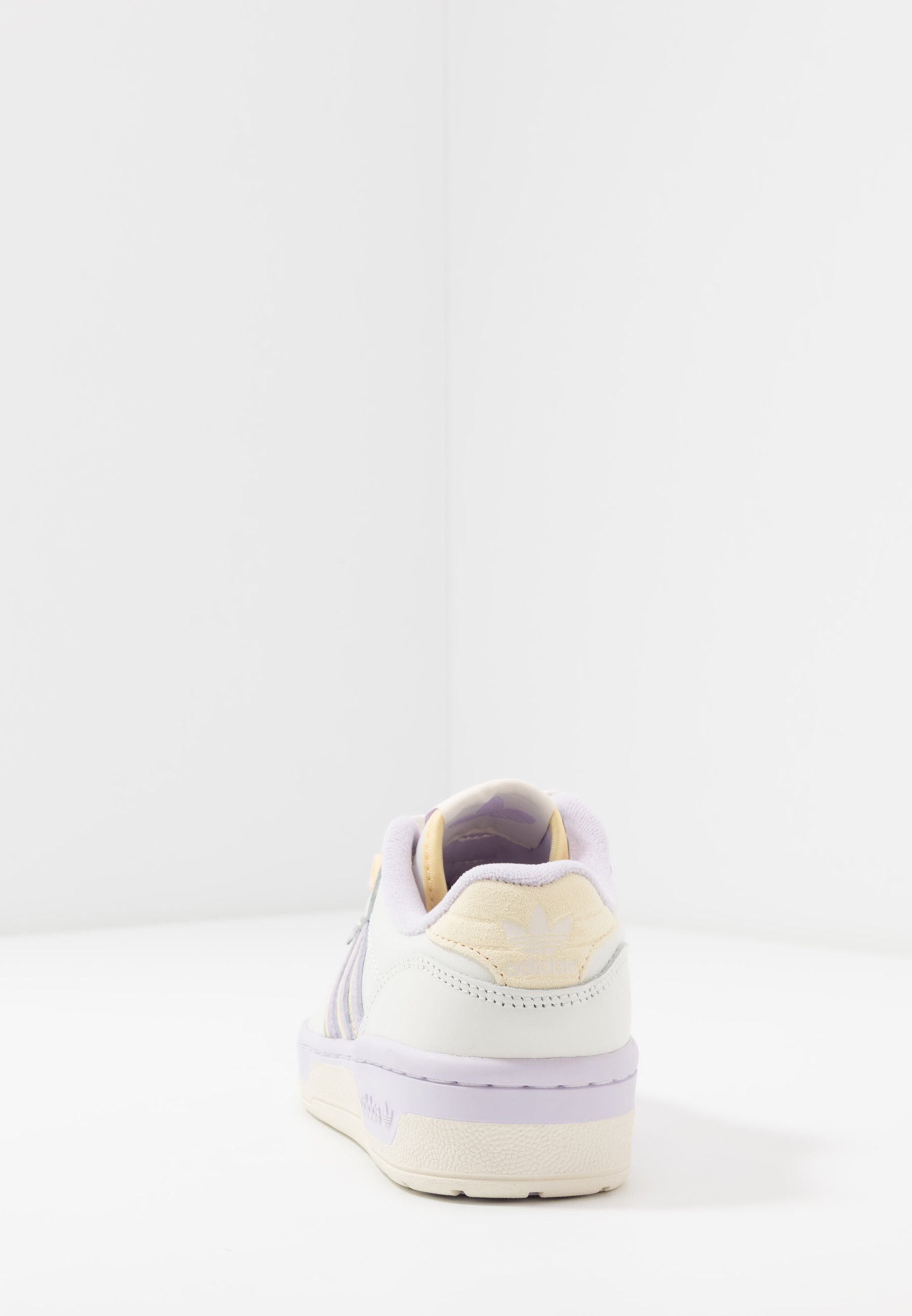 RIVALRY Sneakers cloud whiteoffwhitepurple tint RIVALRY Sneakers cloud whiteoffwhitepurple tint