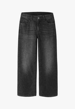 Jean noir à jambes larges avec cinq poches, fermeture par bouton et détail délavé subtil sur l'avant des cuisses.