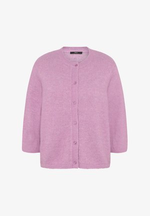 Cardigan boutonné en tricot lilas avec encolure ronde et manches longues, doté d'une texture douce et duveteuse.