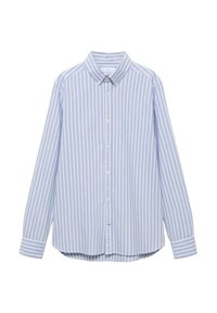 Camicia a maniche lunghe azzurro chiaro con strisce verticali bianche e colletto abbottonato, presentata distesa su uno sfondo neutro.