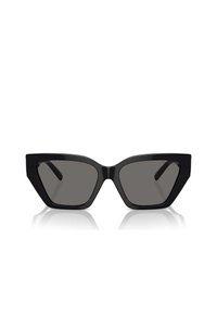 Occhiali da sole neri in plastica con montatura cat-eye angolare, lenti scure e forma geometrica pronunciata. Comprendono bracci leggermente affusolati.