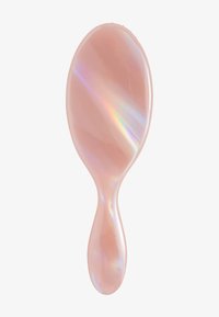 Roze haarborstel met een ovale vorm, gladde plastic oppervlakte die iriserende accenten vertoont en een comfortabele grip handvat heeft.