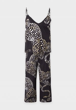 Set de pijama negru cu bretele spaghetti și pantaloni largi cu modele mari de leopard bej și alb.