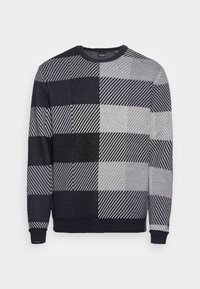 Pull ras-du-cou pour hommes avec un motif à carreaux noir, gris et blanc, présentant des rayures diagonales dans un design patchwork.