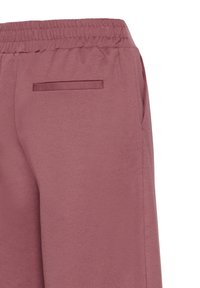 Närbild av dambyxor i dammros, med elastiskt midjeband, som har en enda horisontell bakficka och sidficka, på en vit bakgrund.