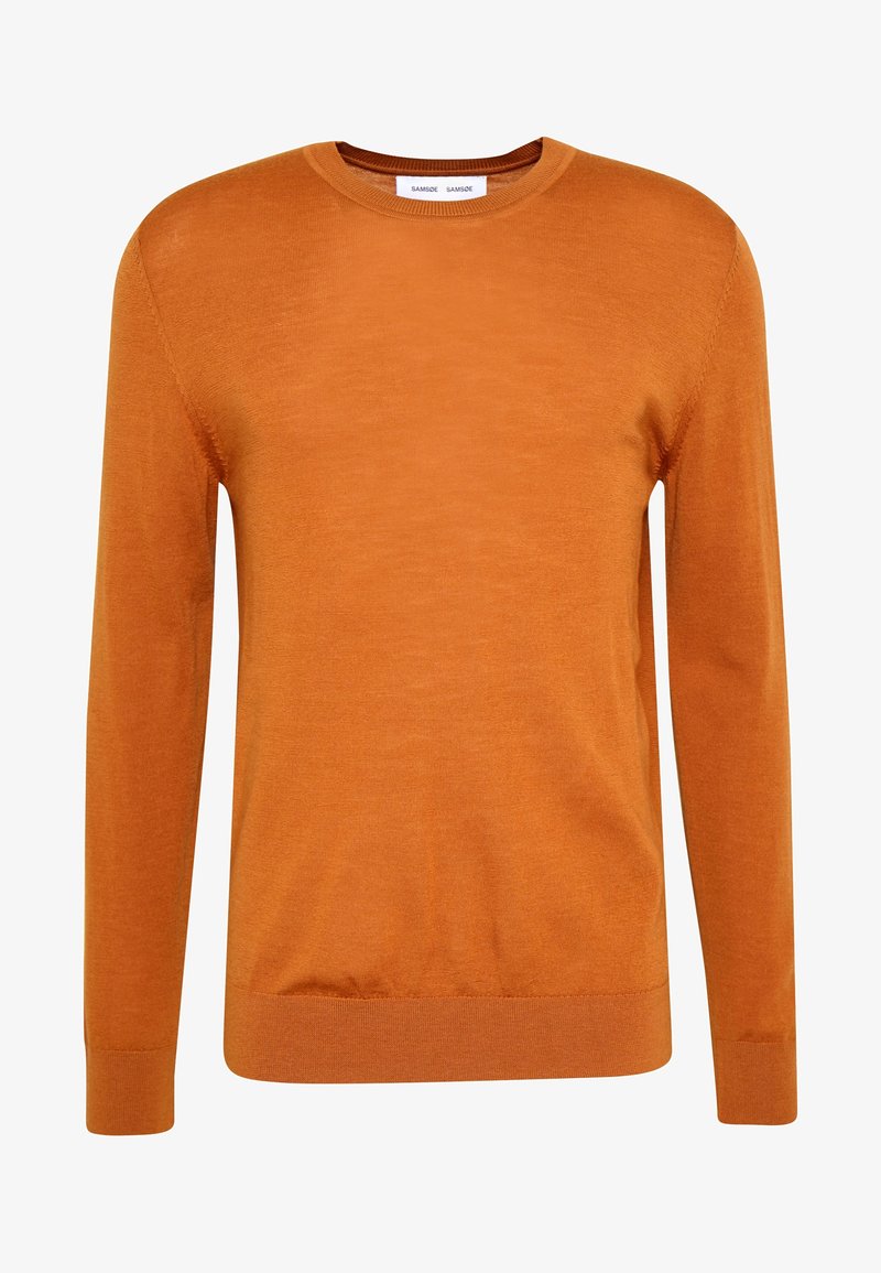 Oranger gestrickter Pullover mit langen Ärmeln, rundem Ausschnitt, gerippten Bündchen und Saum, glatter Textur und gleichmäßiger Farbverteilung.