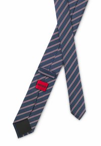 Cravatta blu navy con strisce diagonali rosse e bianche. Realizzata in tessuto intrecciato, presenta un'etichetta del marchio rossa e una estremità nera unita.