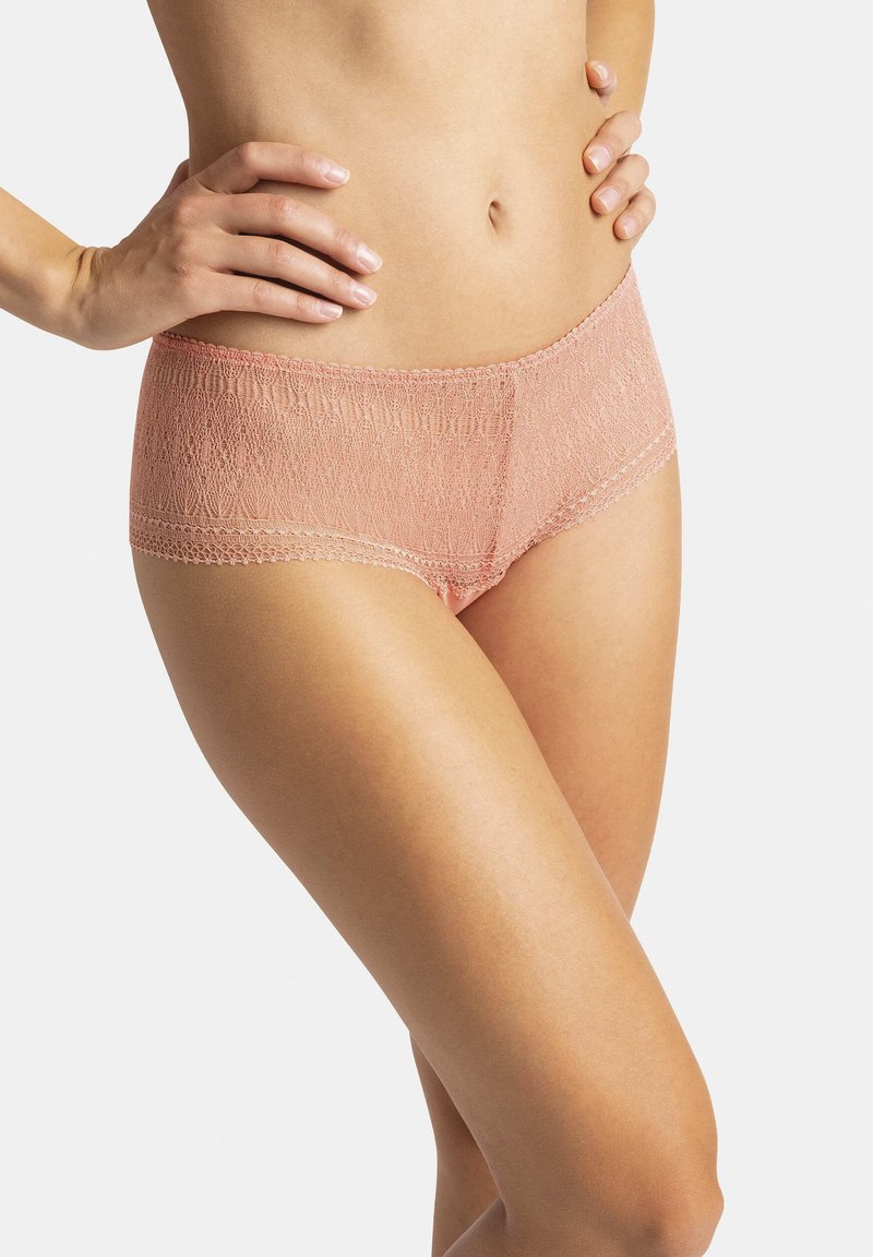 Slip hipster light peach in pizzo con un design semi-trasparente, motivi floreali e una morbida vita elastica.