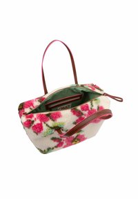 Vezelige bloemenhandtas met een witte basis, roze en groene patronen, een ritssluiting, bruine leren handvatten en een groen gevoerd interieur.